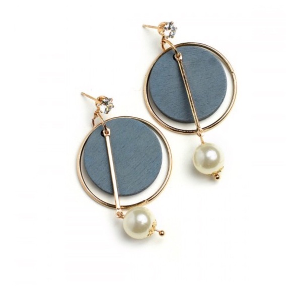 Earrings - Picture 1 of 2